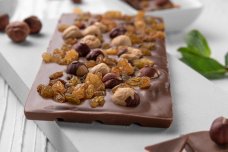 Молочный шоколад Artesso с фундуком и изюмом 100 г