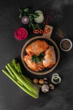 Полуфабрикат из мяса птицы цыплят-бройлеров мелкокусковой мясокостный охлажденный Бедро в маринаде